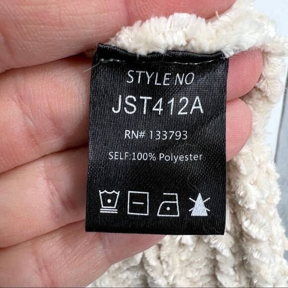 POL Soft Shaggy Grunge Chunky Chenille Oversized V-neck Popover In Beige - Picture 11 of 11